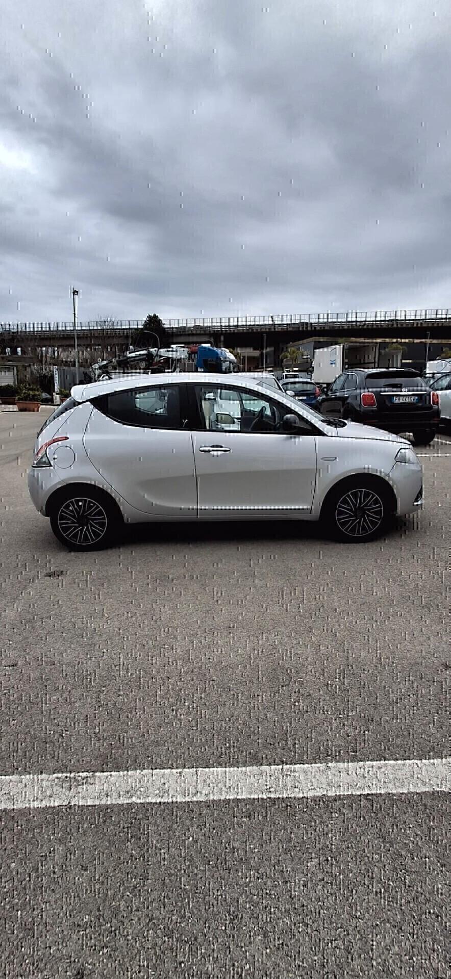 Lancia Ypsilon 1.2 69 CV 5 porte GPL Ecochic Platinum
