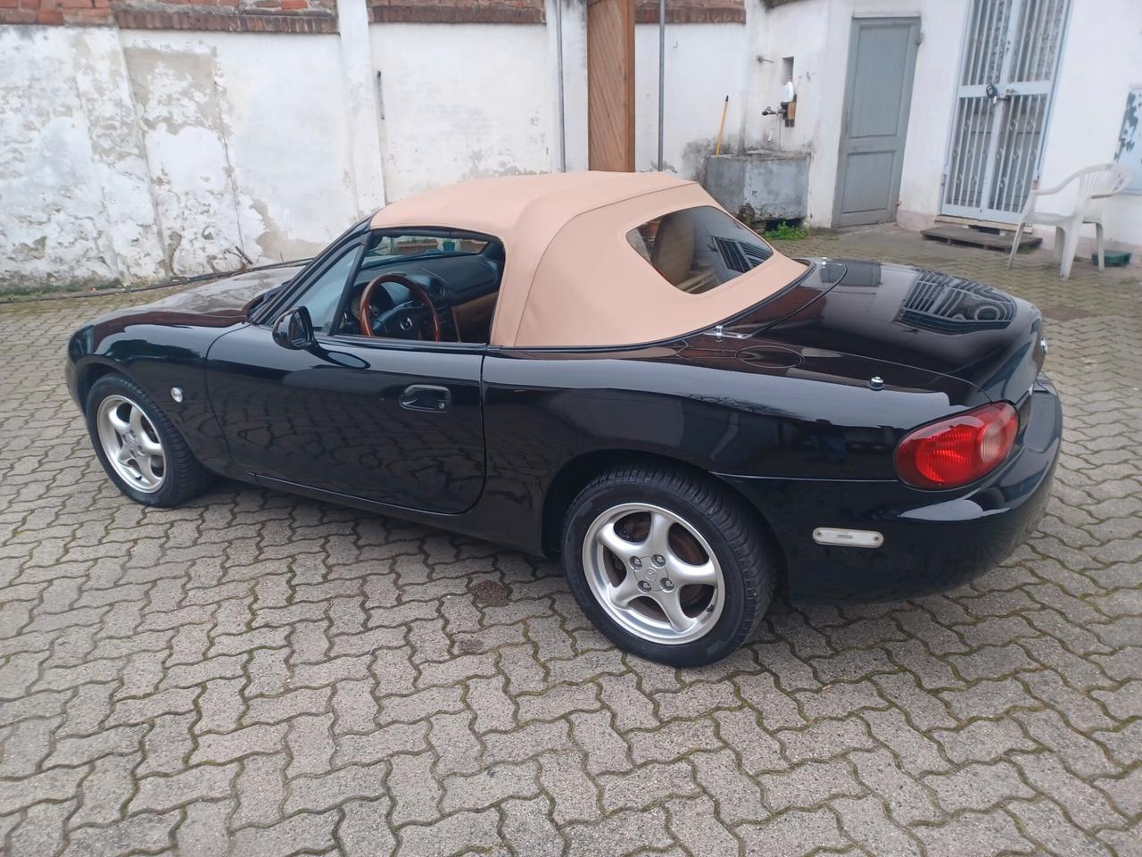 Mazda MX-5 1.6i 16V cat