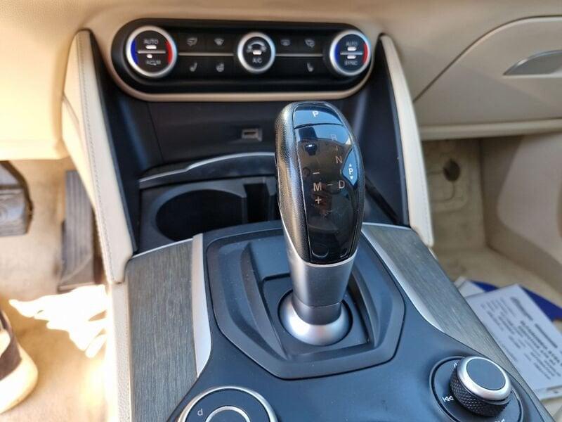 Alfa Romeo Stelvio 2017 2.2 t Business Q4 210cv auto my19