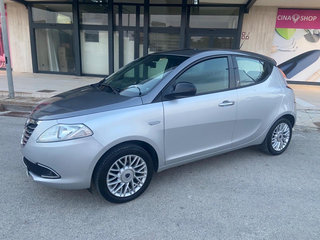Lancia Ypsilon 1.2 69 CV 5 porte S&S Gold