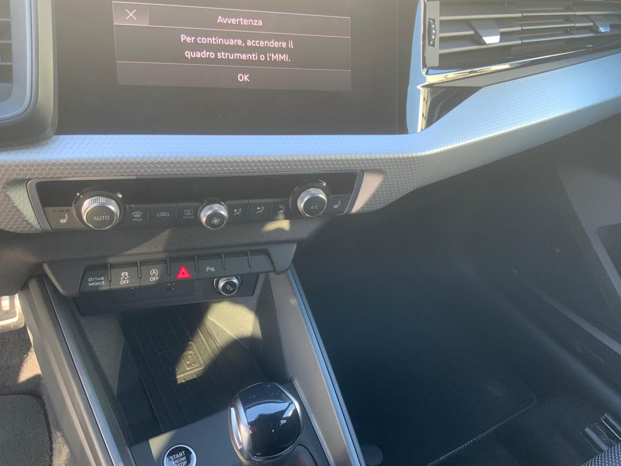 Audi A1 allstreet 30 TFSI S tronic Identity Contrast LINE
