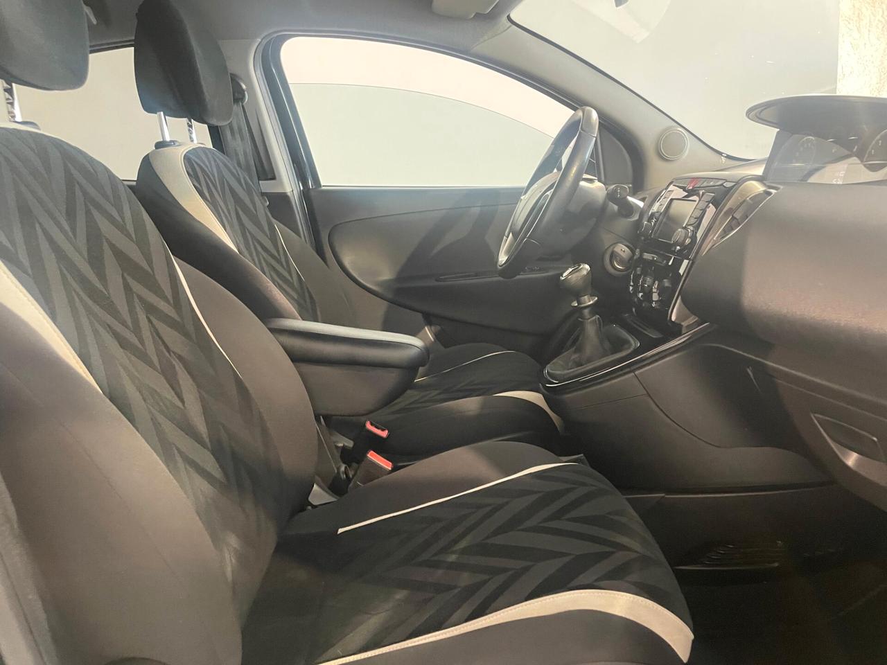 Lancia Ypsilon 1.2 GPL Ecochic Gold