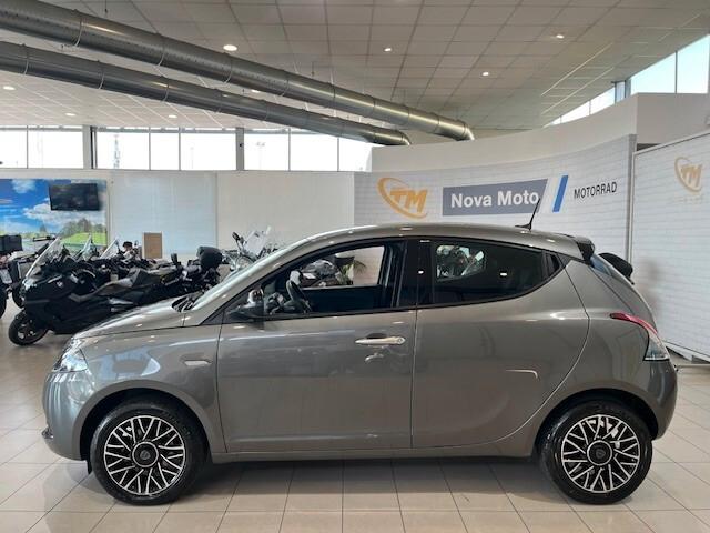 Lancia Ypsilon 1.0 firefly hybrid Silver *18.000 KM*