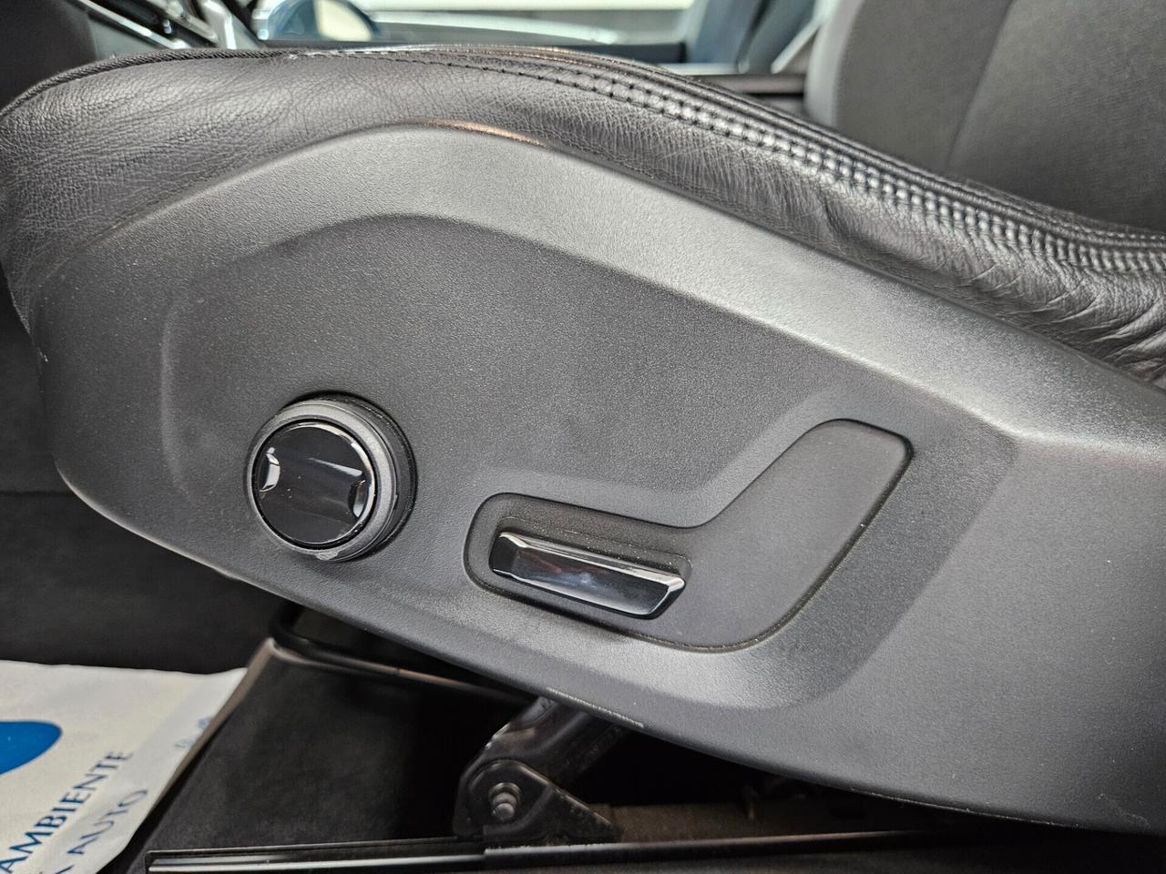 Volvo XC60 2.0 b4 Momentum awd auto my20 - IVA ESPOSTA