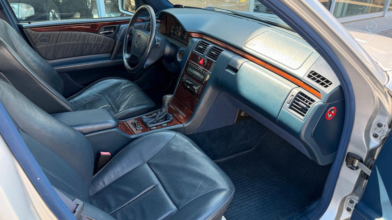 Mercedes-benz E 200 cat Elegance