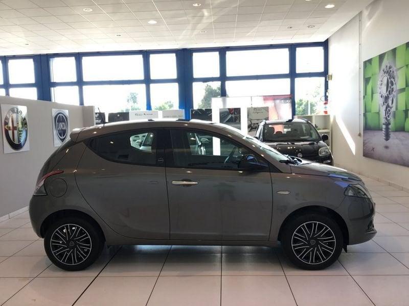 Lancia Ypsilon 1.0 FireFly 5 porte S&S Hybrid Gold