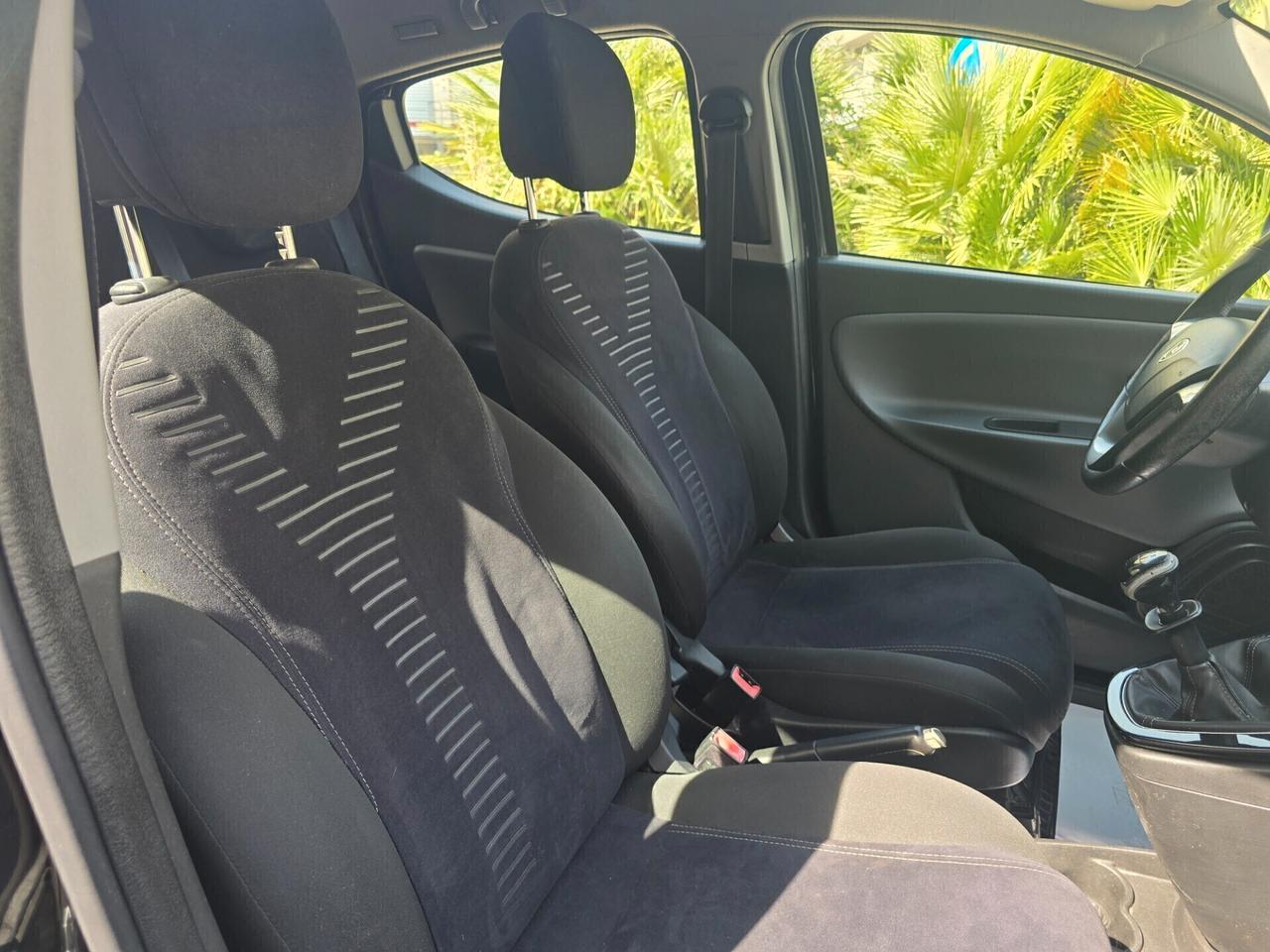 Lancia Ypsilon 1.2 69 CV 5 porte S&S Platinum