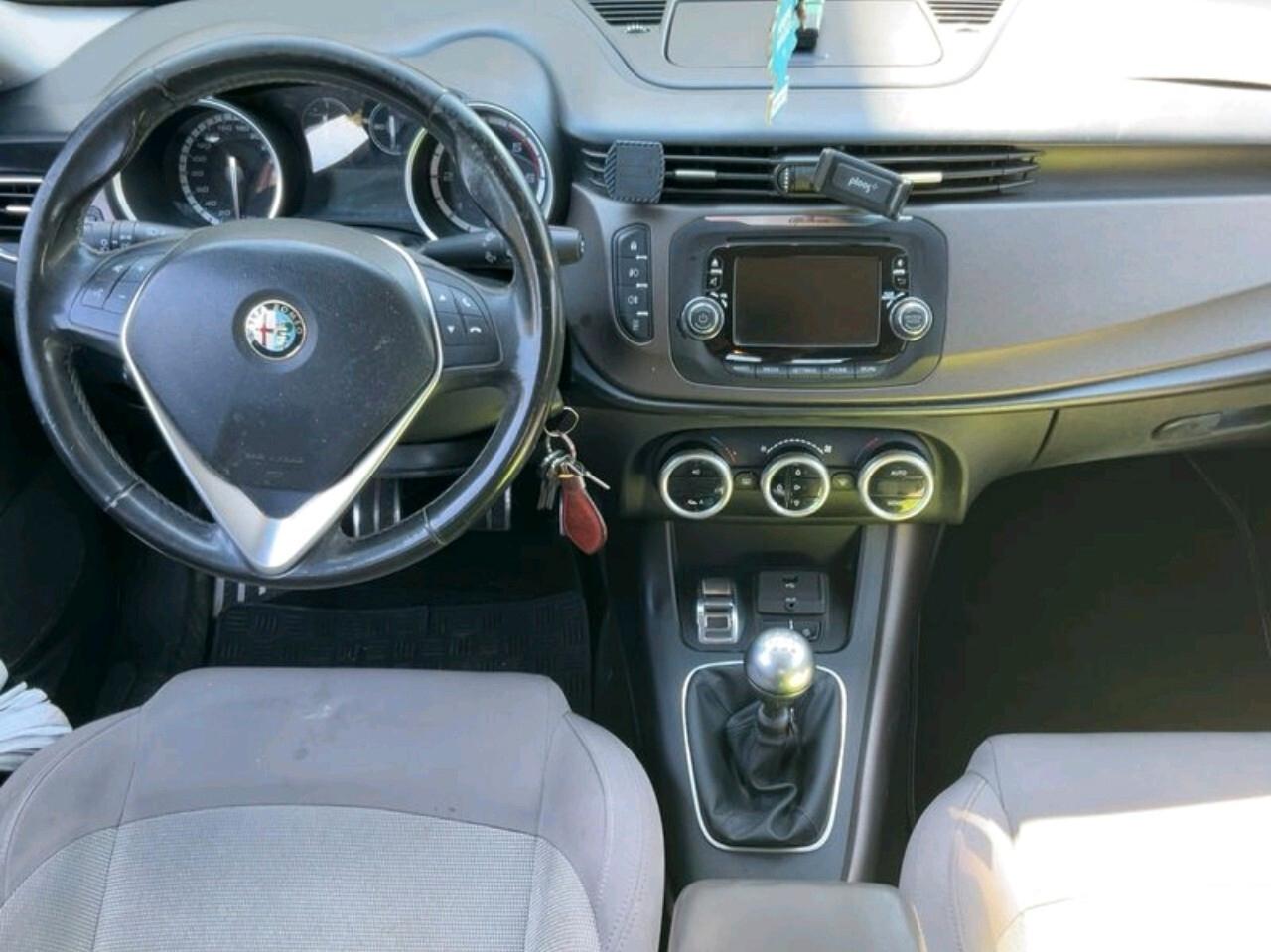 Alfa Romeo Giulietta 1.6 JTD105 cv ok neopatentati.