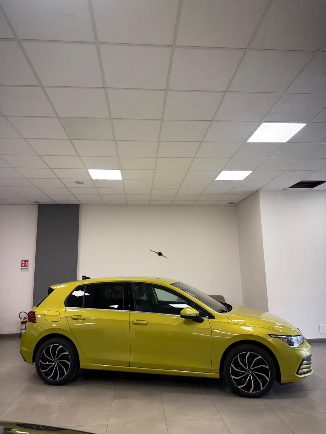 Volkswagen Golf 1.5 eTSI 130 CV EVO ACT DSG R-Line