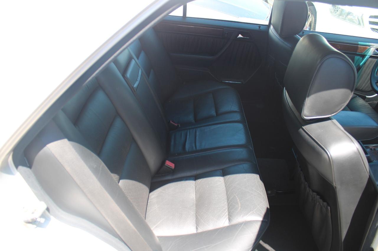 Mercedes-benz E 200 MERCEDES BENZ 124019