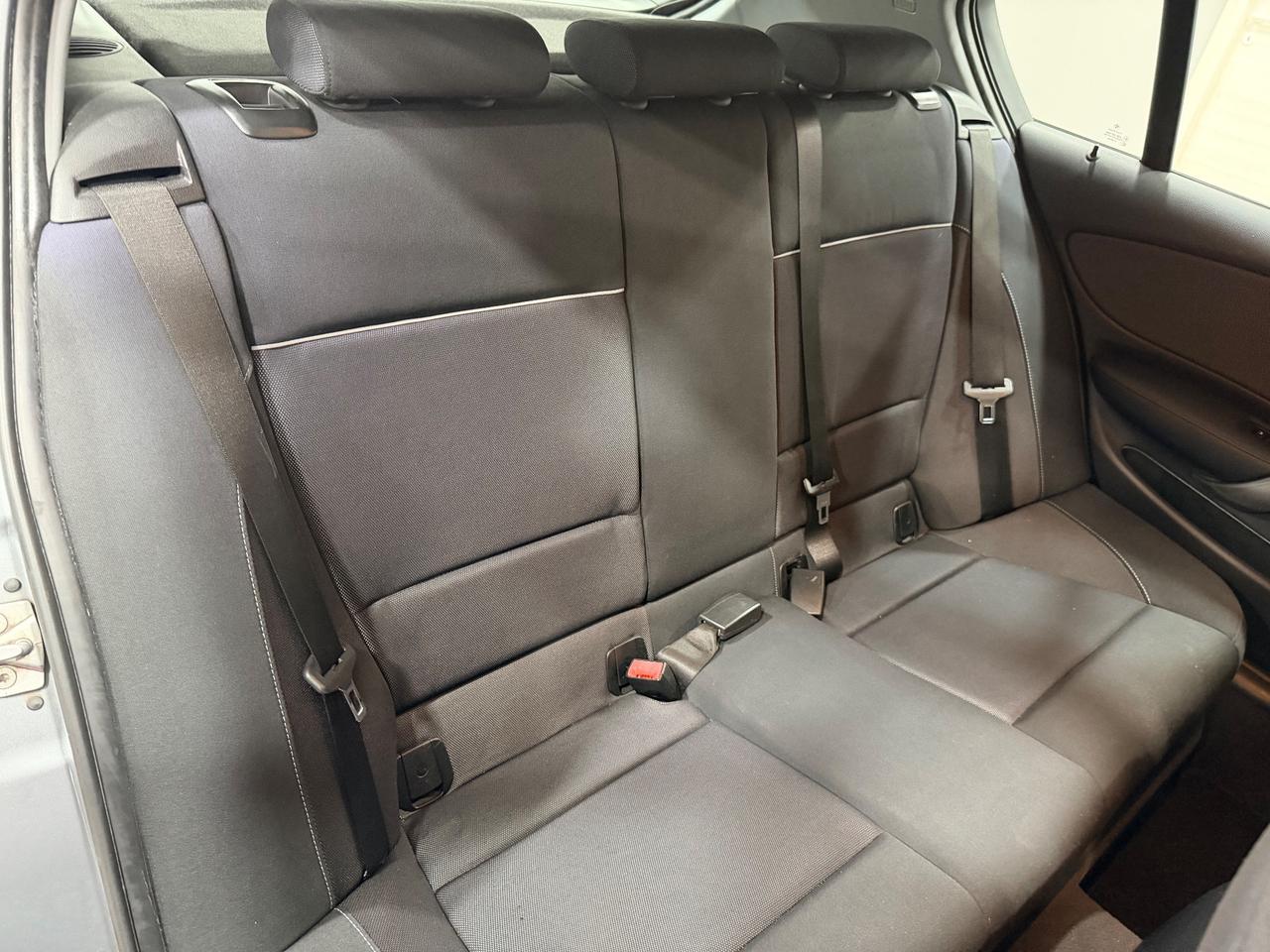 Bmw 118 118d 2.0 143CV cat 5 porte Attiva AUTOMATICA OK NEOPATENTATI