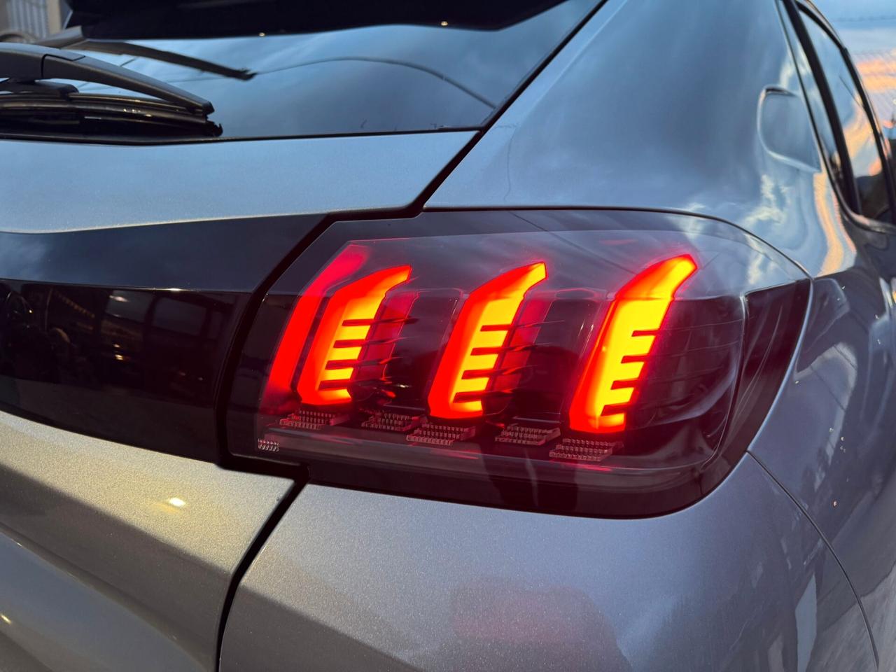 Peugeot 208 100cv BlueHDi Allure Pack