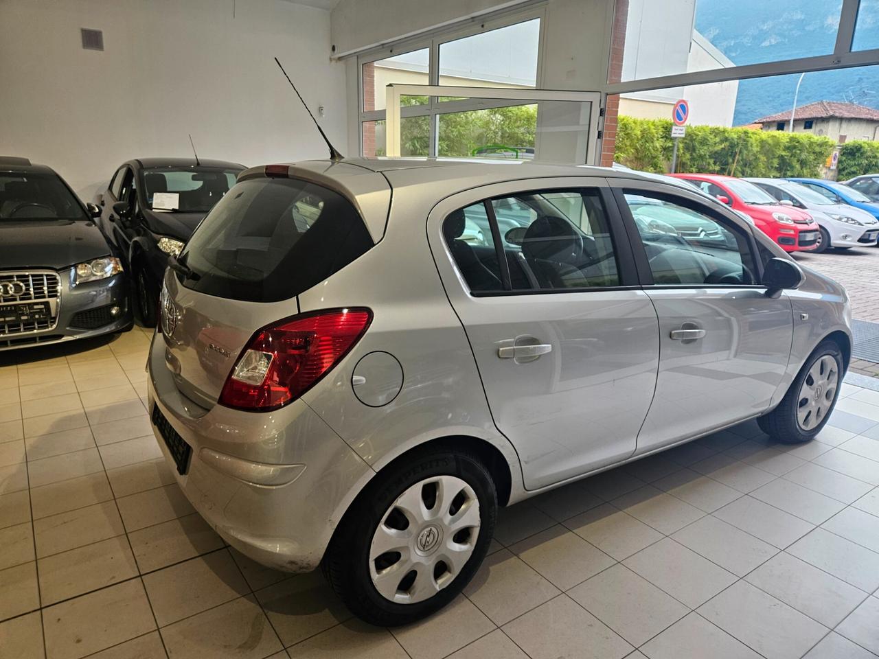 Opel Corsa 1.2 5 porte Elective