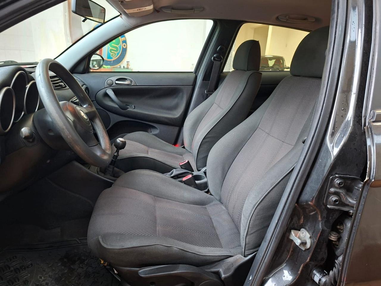 Alfa Romeo 147 5p 1.9 jtd Distinctive 115cv, adatta a neop.