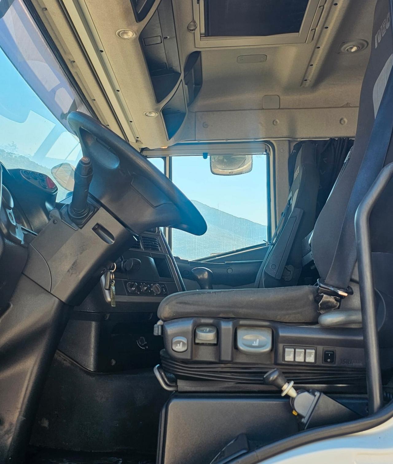 IVECO Stralis AS440S50T/P – 500 CV – Cambio manuale – solo circa 375.000 km