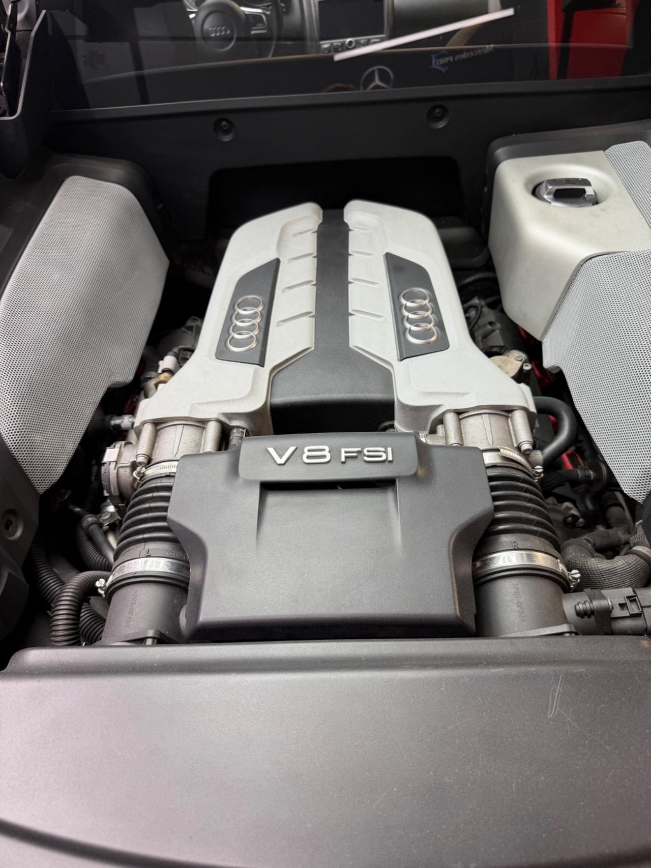 Audi R8 4.2 V8 FSI quattro R tronic
