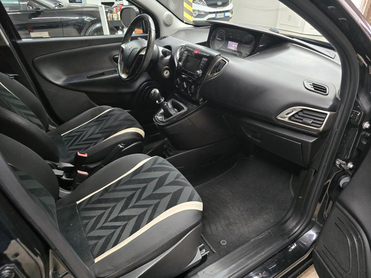 Lancia Ypsilon SeS Silver