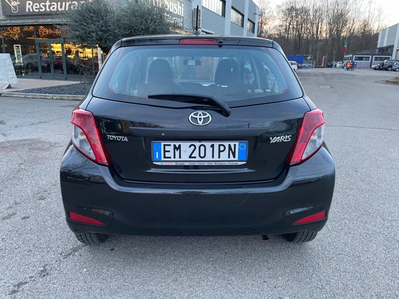 Toyota Yaris 1.0 5 porte Lounge * Neo patentati *