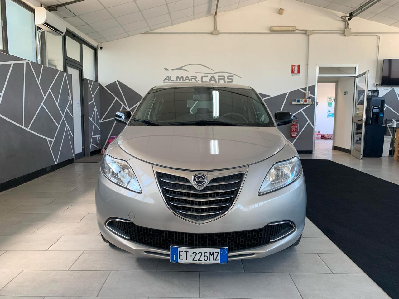 Lancia Ypsilon 1.2 69 CV 5 porte S&S Gold Neopatentati