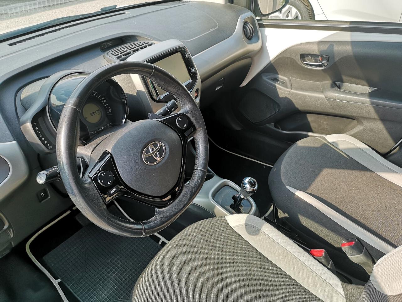 Toyota Aygo 1.0 VVT-i 69 CV 5 porte x-play MMT