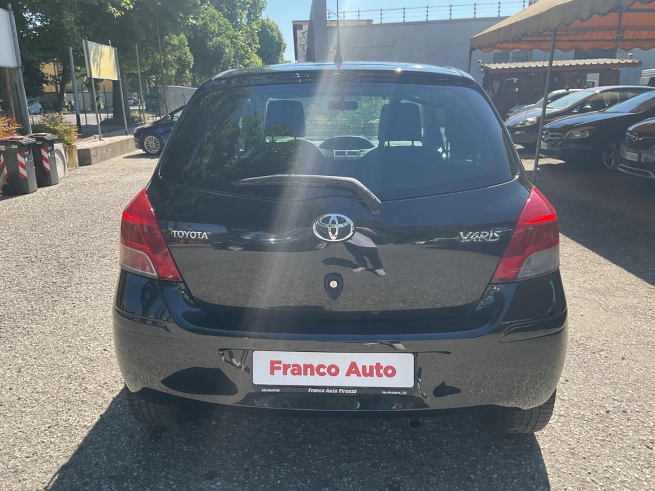 Toyota Yaris 1.3 5 port. OK NEOP. CAMBIO AUT.