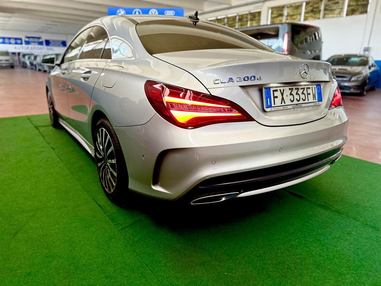 Mercedes-benz CLA 200 d Auto Premium/ 4 Matic