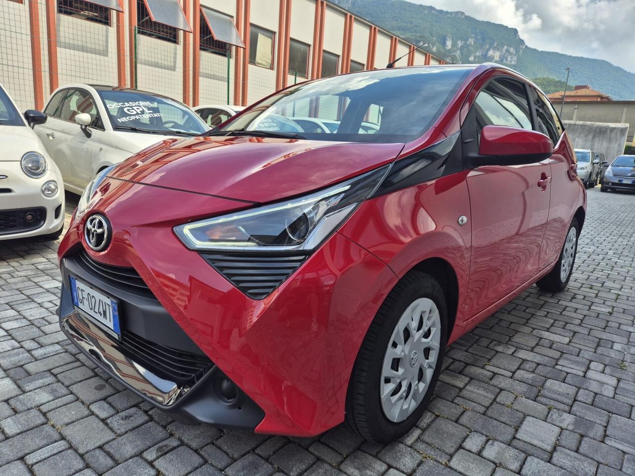 Toyota Aygo 1.0 Connect 5 porte SOLO 3000KM OK NEO