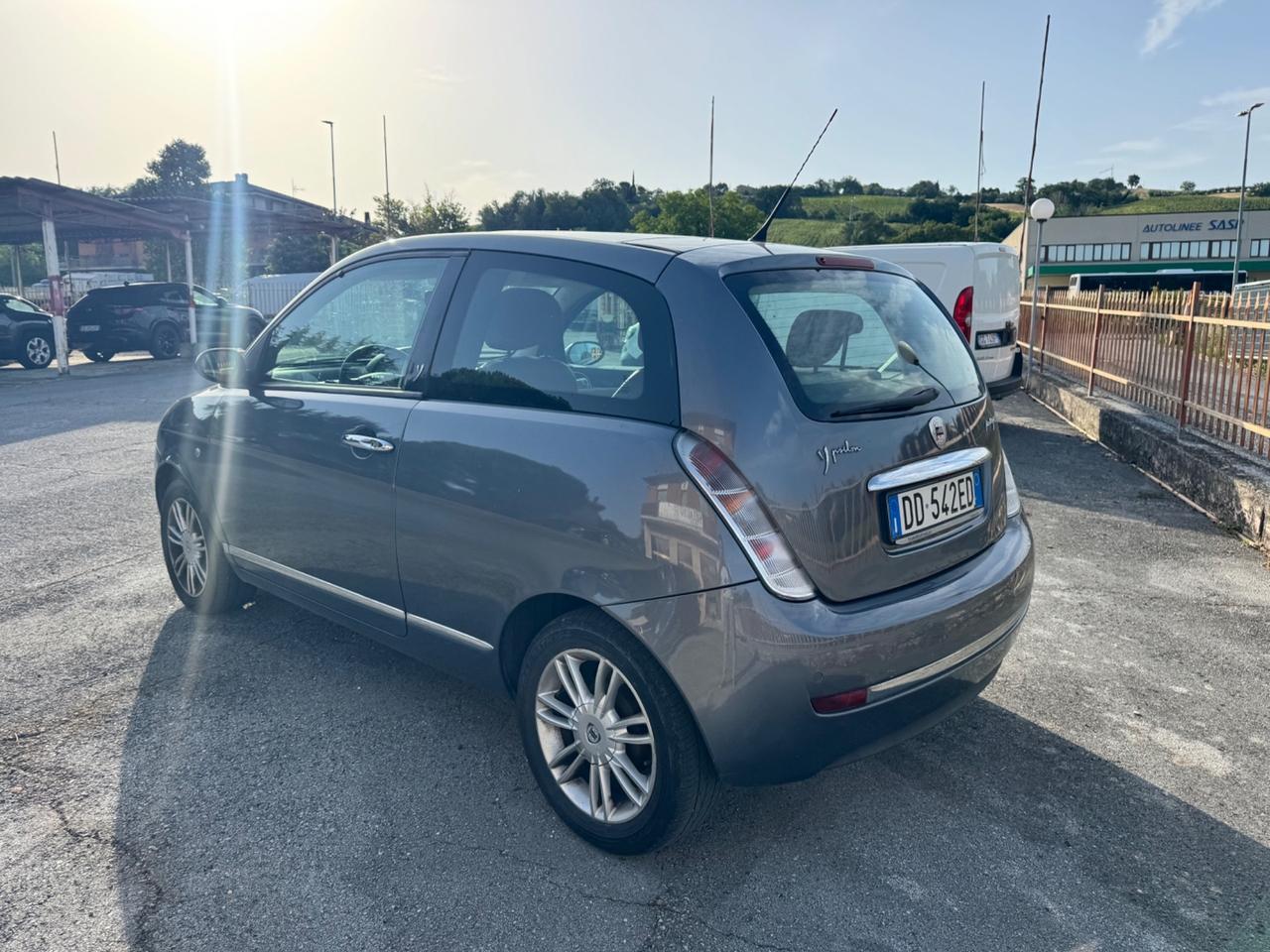 Lancia Ypsilon 1.3 MJT 90 CV Platino