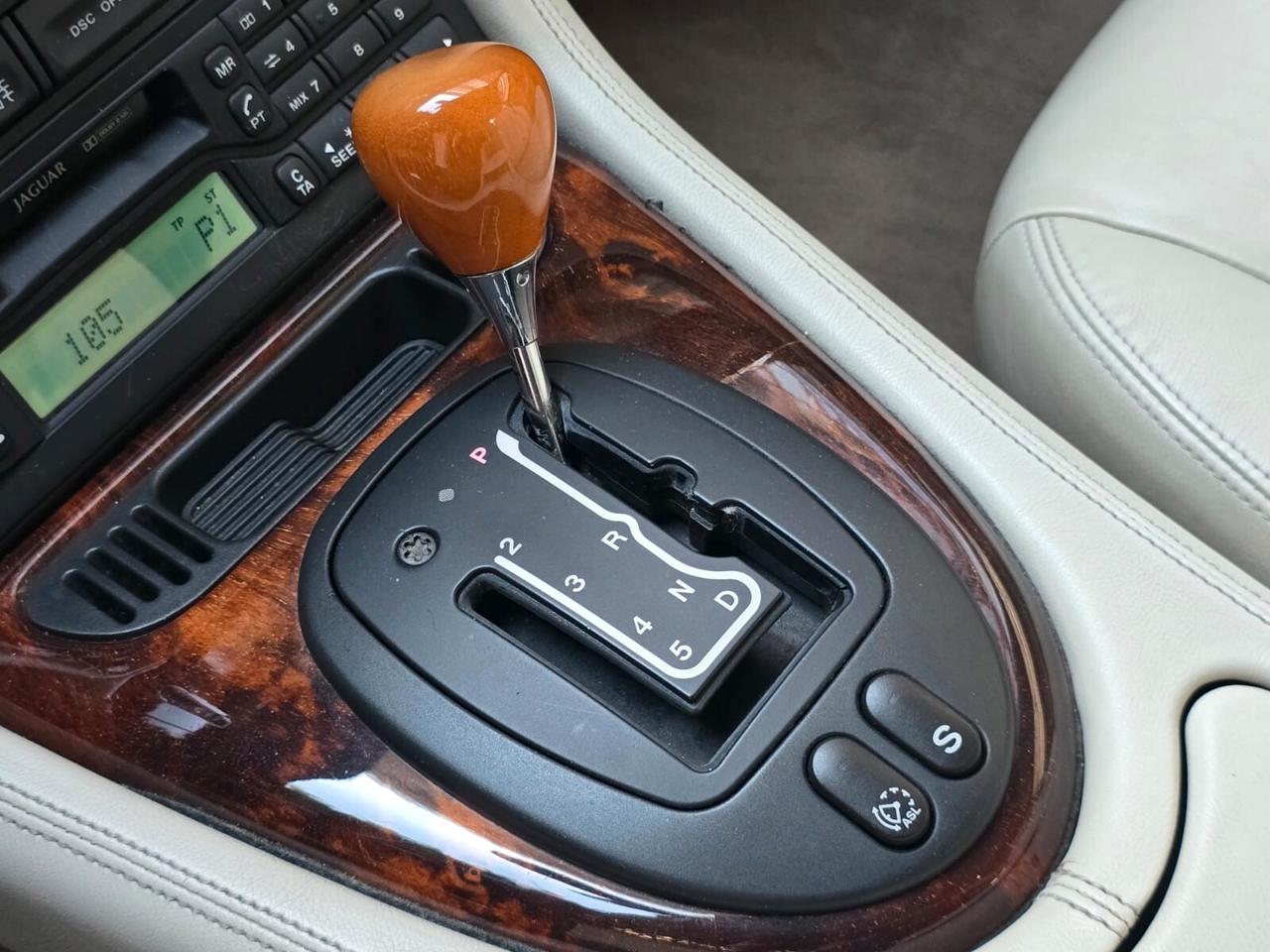 Jaguar XK XK8 4.2 V8 Coupé