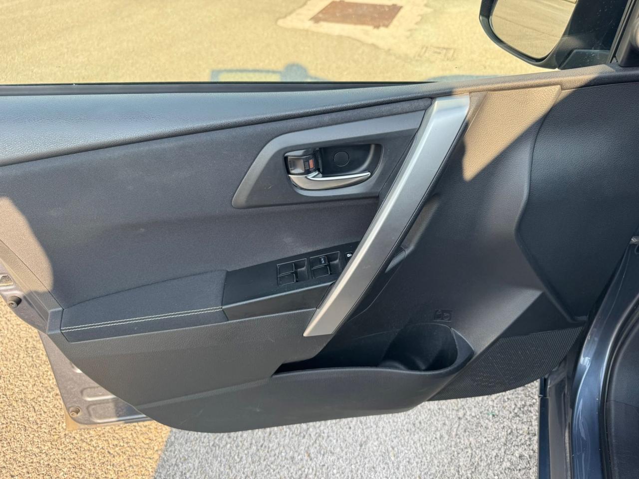 Toyota Auris 1.8 Hybrid. Cambio automatico