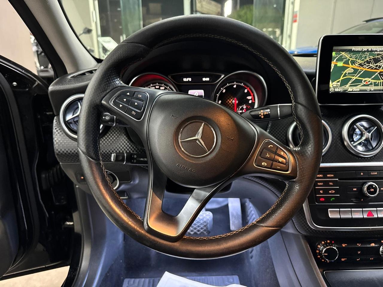 Mercedes A 180d Automatic Total Black 2018