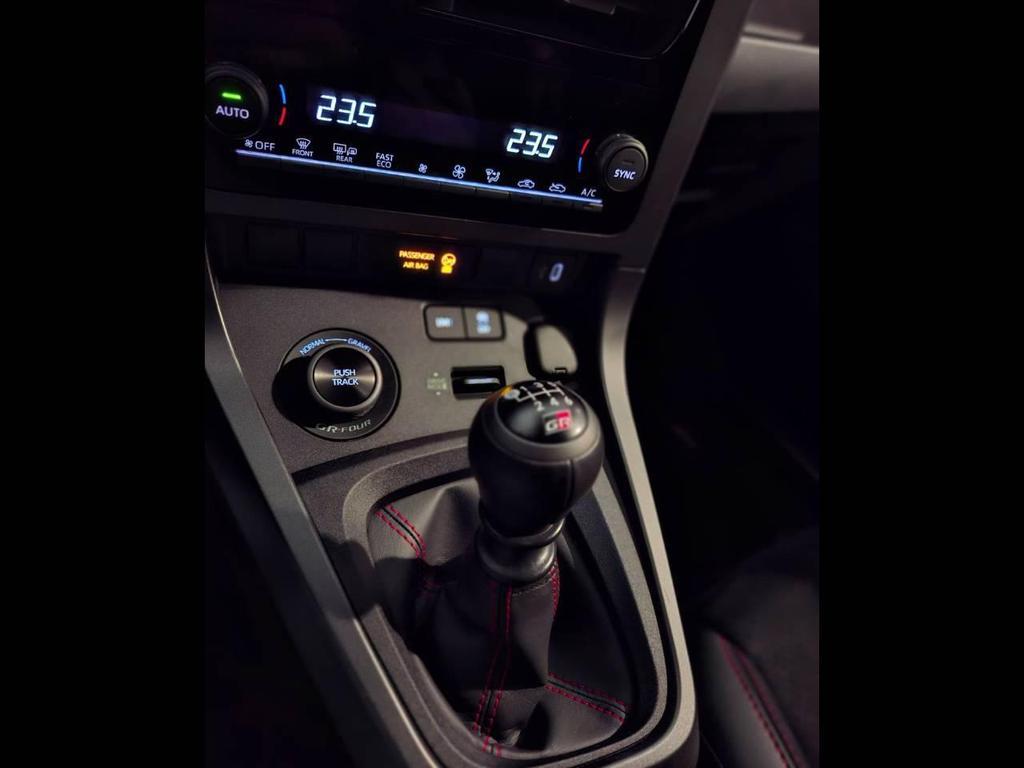 Toyota GR Yaris 1.6 turbo Circuit 4WD iMT-6