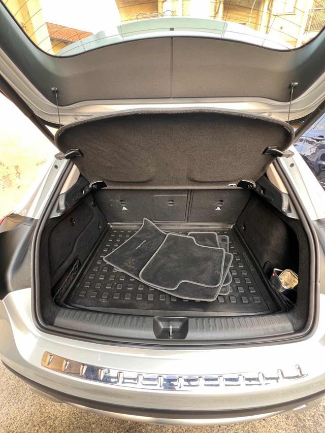 MERCEDES-BENZ GLA 180 Premium