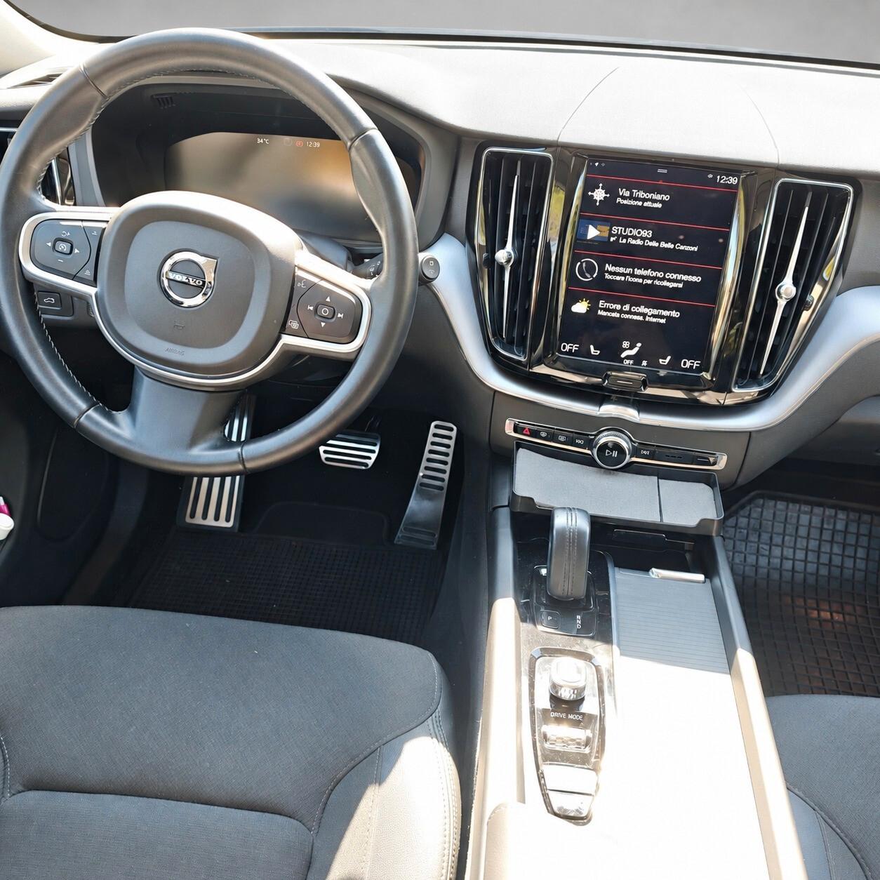 VOLVO XC60 2.0 B4 AWD 197 CV Geartronic Momentum