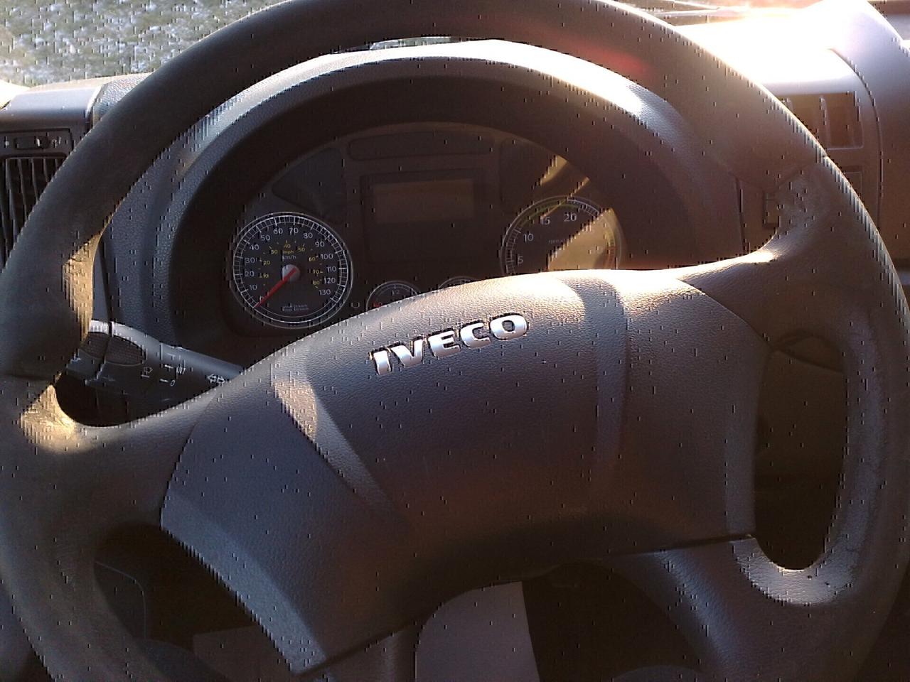 Iveco Eurocargo 75E18 Cassone fisso con grù - 2010