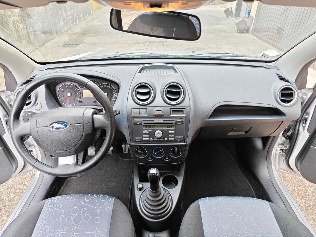 Ford Fiesta 1.2 BENZINA 75cv / 25.900km / Unipro