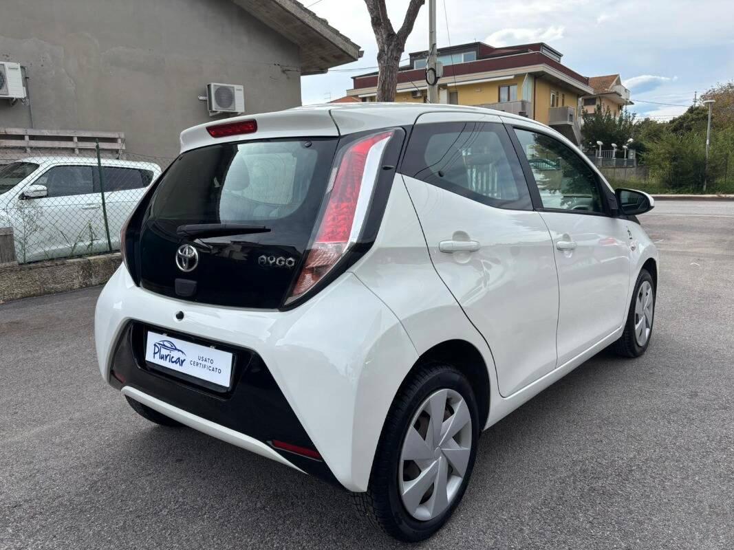Toyota Aygo 1.0 x-play 5p