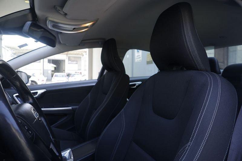 Volvo S60 Volvo S60 D3 Geartronic R-design Momentum 100KW ANNO 2014