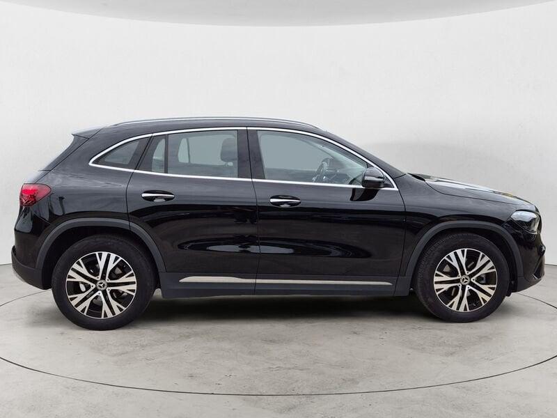 Mercedes-Benz GLA 180 Progressive Advanced Plus auto