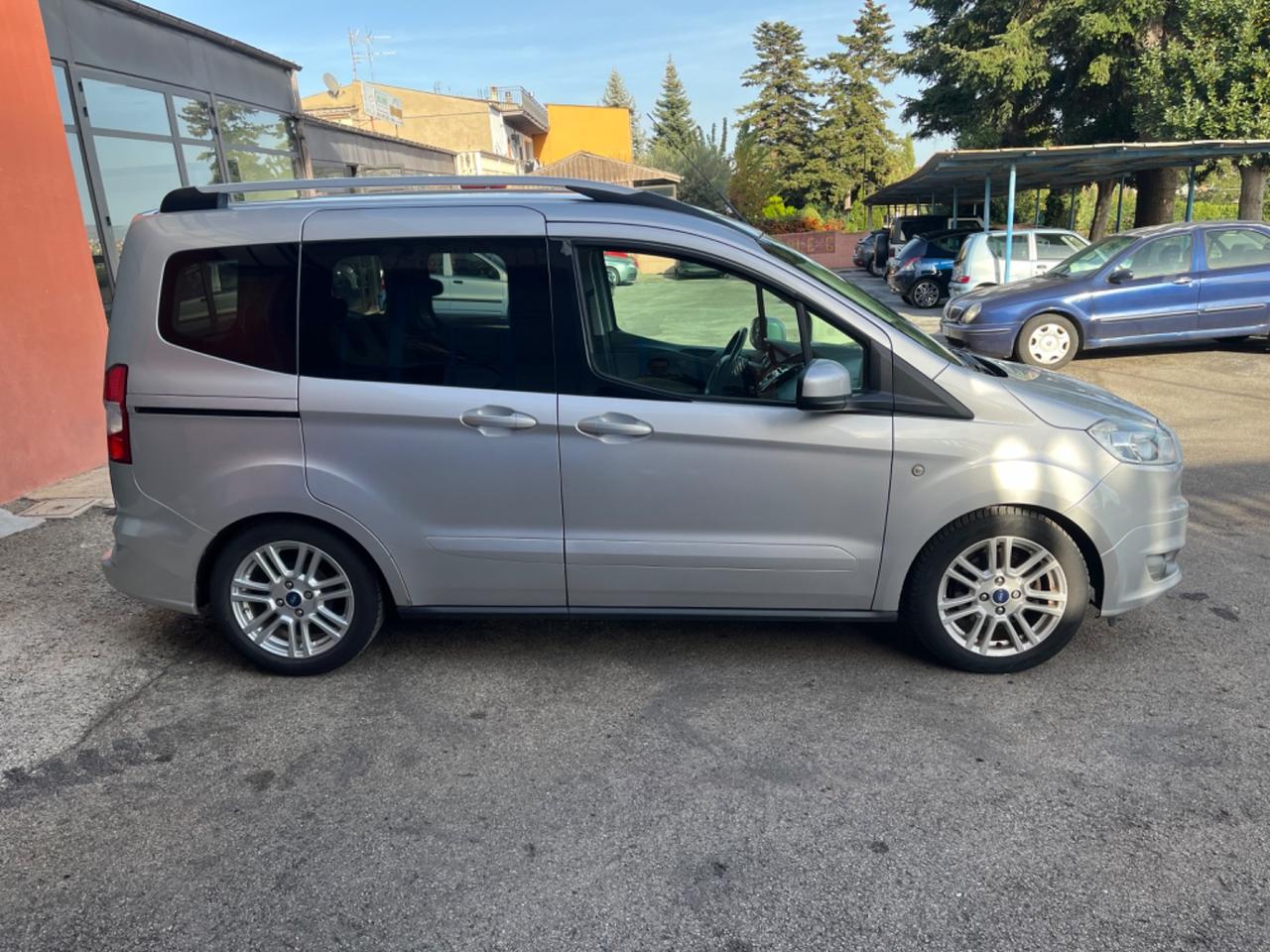 Ford Tourneo Courier 1.5 TDCI 75 CV Titanium