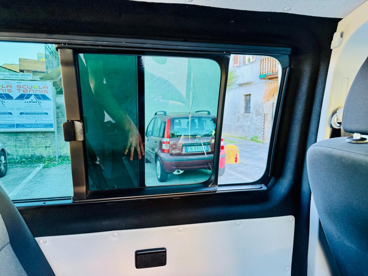Volkswagen Transporter 2.0 TDI Van 6 Posti