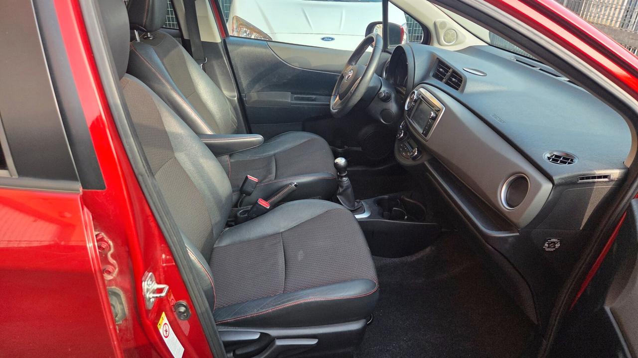 Toyota Yaris 1.3 5 porte Lounge full
