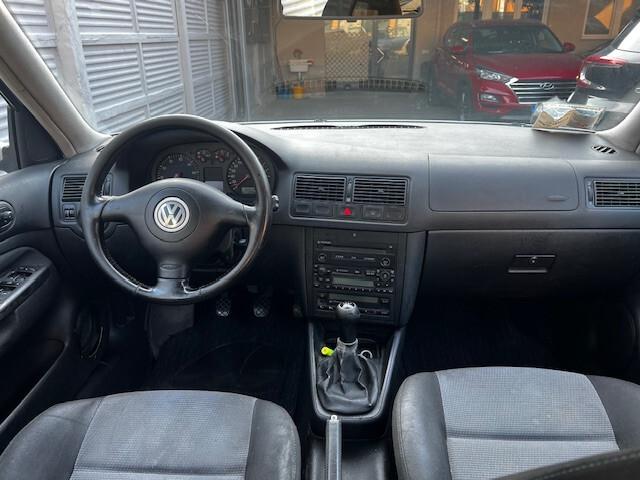 Volkswagen Golf 1.6 16V FSI 5p. Sportline