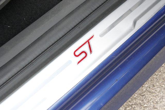 FORD Focus 2.5T (225CV) 20V 5p. ST