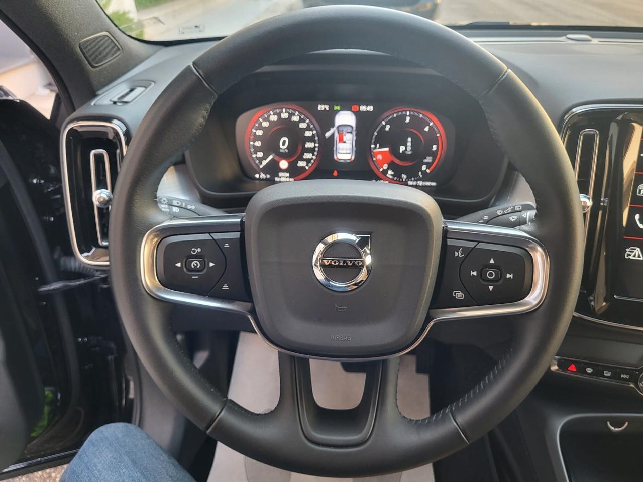 Volvo XC40 D3 Geartronic Momentum Pelle Beige Retroc. Cerchi 18...