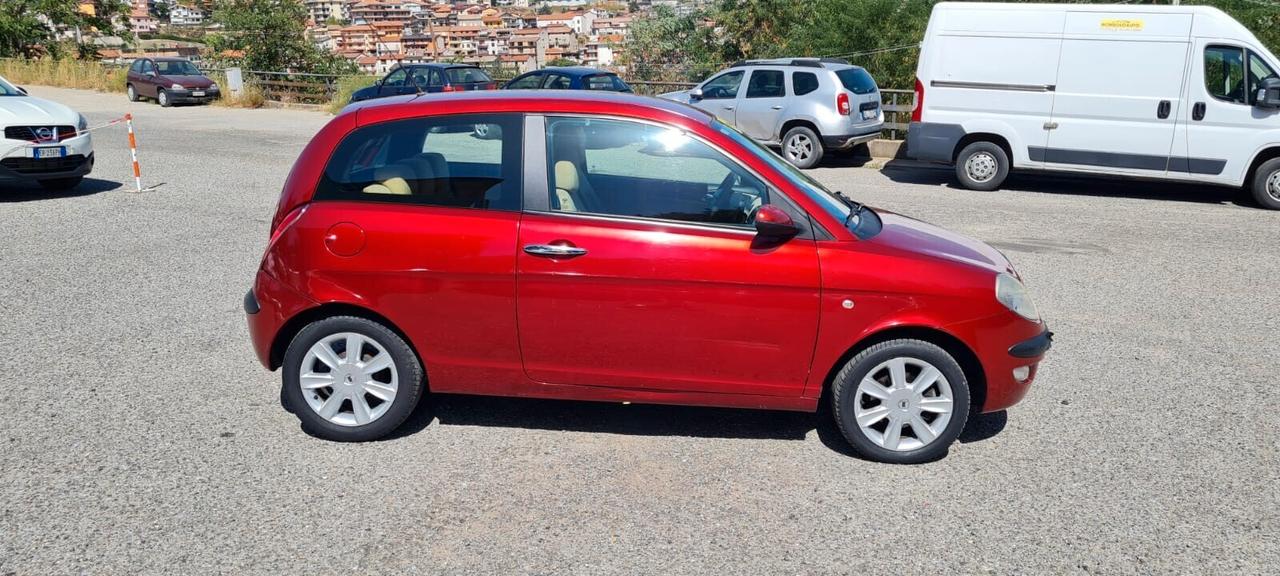 Lancia Ypsilon 1.3 Mjt 16V Argento-Ok Neopatentati