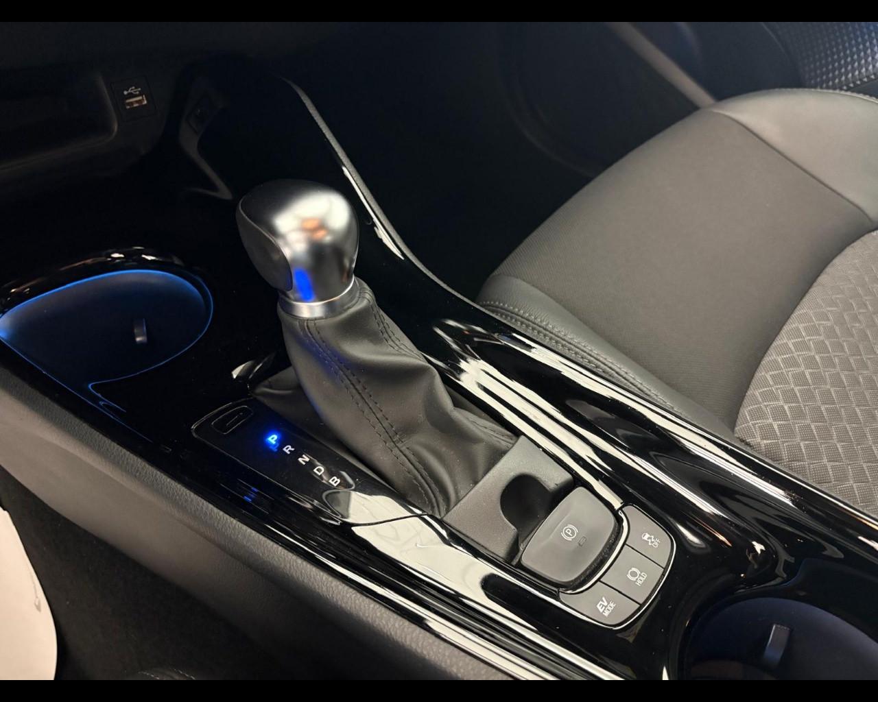 TOYOTA C-HR 1.8h Trend e-cvt