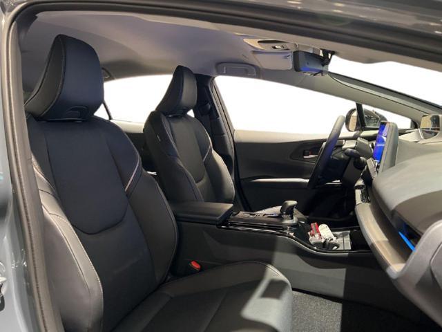 TOYOTA Prius 2.0 Plug-in Hybrid Lounge +