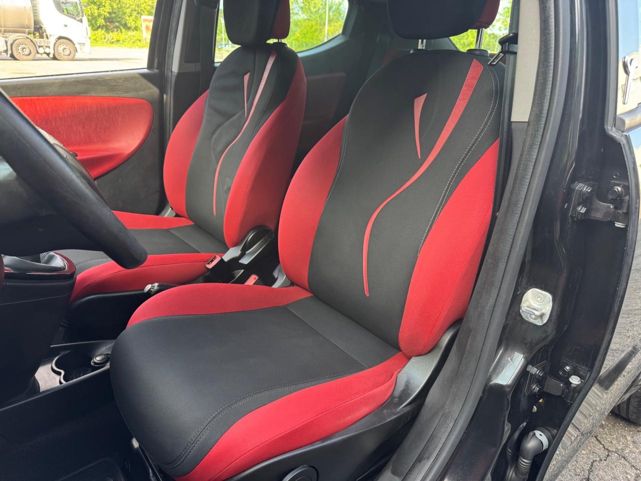 Lancia Ypsilon Neopatentati, cinghie nuove