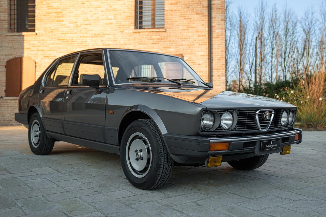 Alfa Romeo Alfetta INIEZIONE QUADRIFOGLIO ORO - ALF00234